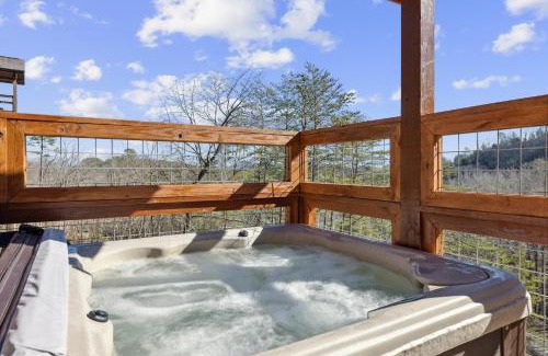 Gatlinburg - Pigeon Forge House | Fawn Hill Hideaway Stunning views Perfect escape