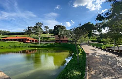 Pedra Bela House | Fazenda com 3 espaços independentes - 10 suítes com PISCINA, 4 suítes com JACUZZI ou Chalé romântico com JACUZZI - Wi-Fi 400MB Lagos e Cavalos