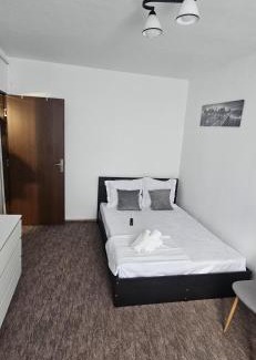 Curtea De Arges Apartment | Feather's House