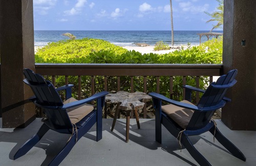 Tibbett's Turn Apartment | Featherstone - Downstairs Beach Front Apartment