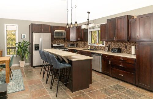 Tibbett's Turn Apartment | Featherstone Upstairs Apartment, Cayman Brac