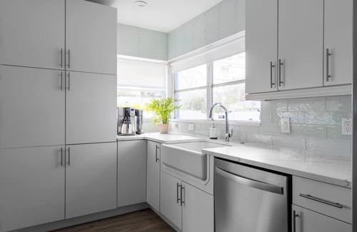 Largo House | ☆Featured on HGTV☆ Heated Pool, SleepNumber Beds, Beach Cruisers
