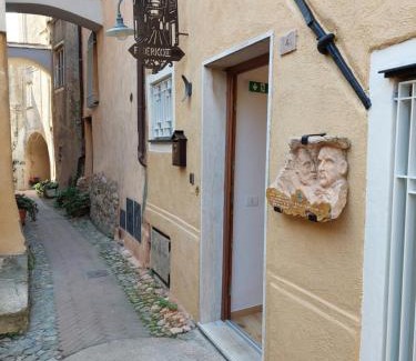 Borgio Verezzi House | Federico II - Rooms and Breakfast