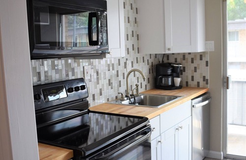 North Dallas Condo | Feel at Home at this central and spacious 1 bedroom condo