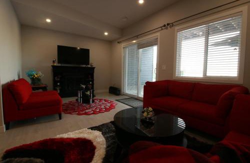 Chestermere House | Feel at home in Chestermere