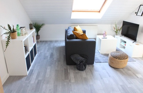 Untergruppenbach Apartment | Feel-good apartment with castle view and highway connection