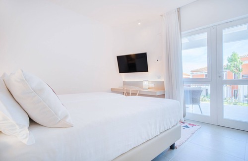 Torre di Bari Hotel | Felix Hotels - Galanias Hotel & Retreat