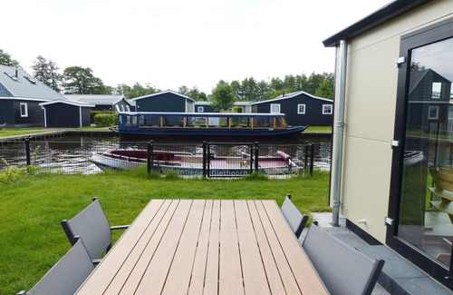 Zuideinde Ski Chalet | Fenced Garden Family Chalet