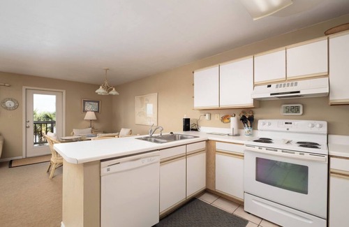 Cedar Key Condo | Fenimore Mill 5C - Sunrises, Pool & Hot Tub!