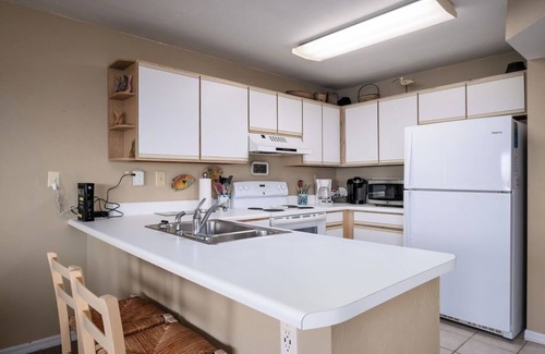 Cedar Key Condo | Fenimore Mill 5C - Sunrises, Pool & Hot Tub!