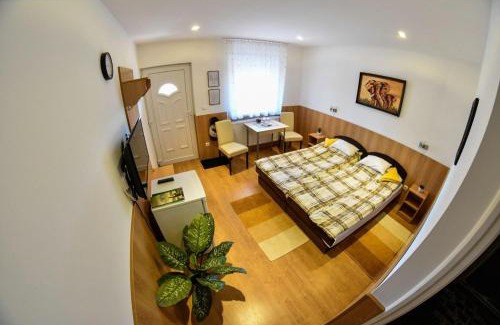 Nyiradony House | Fenyves Csárda Vendégház