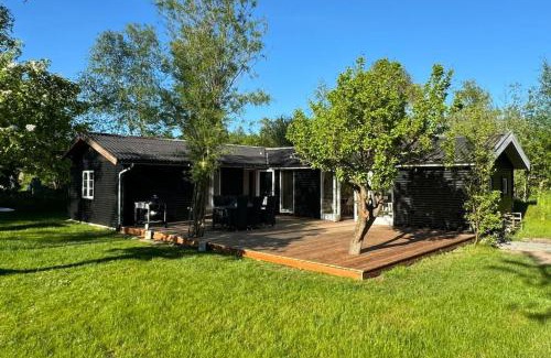 Grevinge House | Feriehus, Sommer, Plads, Spil og Leg - nu med udendørs bordtennis