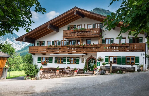 Ramsau bei Berchtesgaden Apartment | Ferienwohnung Vogelnest, 2-4 Personen, 42 qm, Dusche/WC, TV, W-LAN, Ostbalkon, 2 separate Schlafzimmer, Nichtraucher