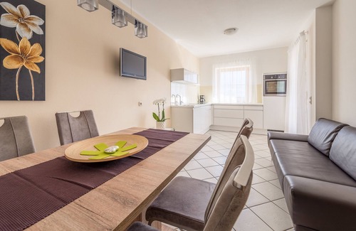 Tramin Apartment | Ferienwohnung Zwerger, NEU ab Mai 2024 Pool mit Salzwasser im Südgarten