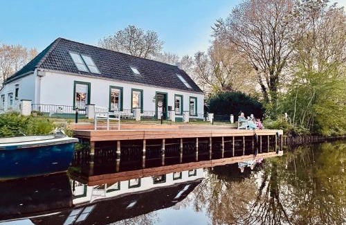 Emden Apartment | Ferienhaus Am Fehntjer Tief
