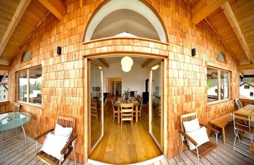 Kiefersfelden Apartment | Ferienhaus Bachperle - Alpenidyll mit Kamin, Balkon oder Terrasse für Genießer