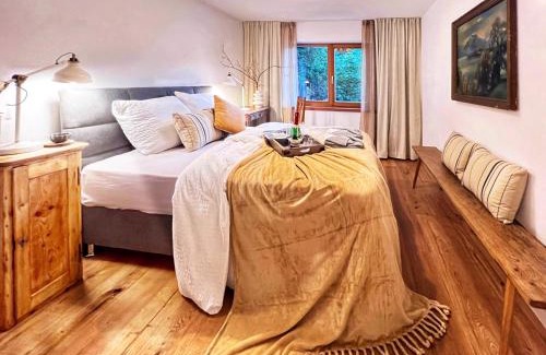 Kiefersfelden Apartment | Ferienhaus Bachperle - Alpenidyll mit Kamin, Balkon oder Terrasse für Genießer