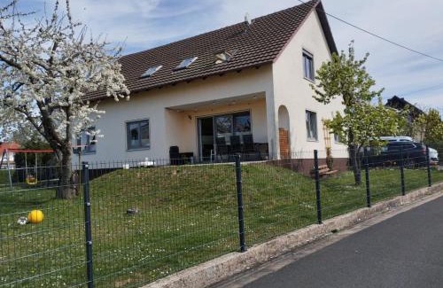 Sulzfeld Apartment | Ferienwohnung Sulzfeld - Liebevoll eingerichtete Ferienwohnung in Sulzfeld im Grabfeld