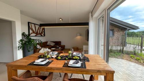 Rhedebrugge Apartment | Ferienwohnung Alpakablick - inklusive gratis Alpaka Meet & Greet