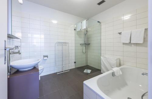 Gunten Apartment | Ferienwohnung Attika