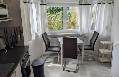 Hueckeswagen Apartment | Ferienwohnung auf dem Land 1-4 Personen, Eigener Eingang und Terasse