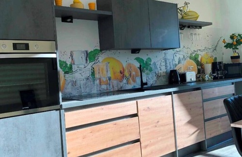Ebersdorf Apartment | Ferienwohnung Auszeit mit Kamin und Südbalkon