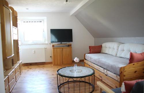 Auerbach Apartment | Ferienwohnung ELPIDA