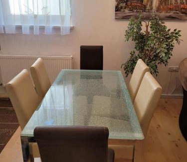 Graz-Straßgang Apartment | Ferienwohnung Hahn Graz (souterrain)