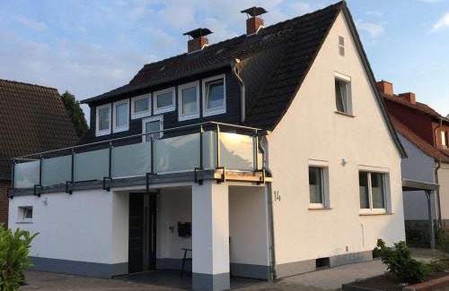 Rinteln Apartment | Ferienwohnung „Im Kleinen Löök“ - DG - 2 Zimmer - Balkon - Boxspringbett - 2 TV