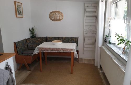 Ottersleben House | Ferienwohnung Lindenhof, zentrumsnah mit Terrasse und Grillmöglichkeit
