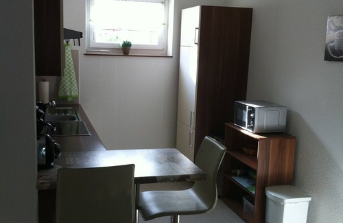 Dettingen an der Erms Apartment | Ferienwohnung mit 48qm, 1 Schlafzimmer, 1 Wohn-/Schlafraum, für maximal 2 Erwachsene + 1 Kind