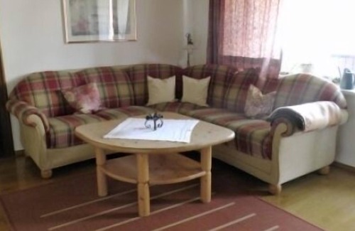 Kreuzfeld Apartment | Ferienwohnung Roßgasse für 3 Personen mit Balkon, Separater Schlafraum, 45 m²