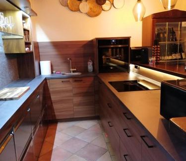 Hinzenbach Apartment | Ferienwohnung Schuhmann Therme Aquapulco Ikuna Erlebnispark Zoo Schmiding 20 min mit Auto entfernt mit Wintergarten und Garten ab 3 Nächte buchbar