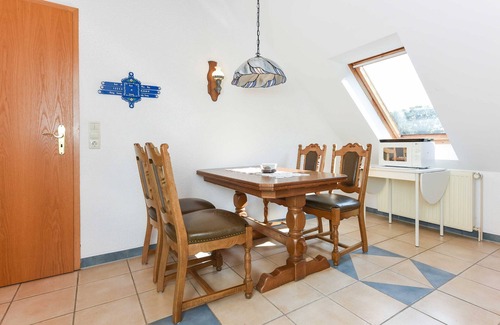 Dunum Apartment | Ferienwohnung Schwalbe - Ferienwohnungen Möwe und Schwalbe im Haus Sassenhof