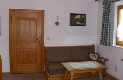 Teisendorf Apartment | Ferienwohnung Untersbergblick für 2-4 Pers.,2 Schlafzimmer, Wohnküche, Dusche/wc, Ostbalkon