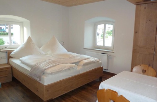 Riedenburg Apartment | Ferienwohnung zum Dorfwirt