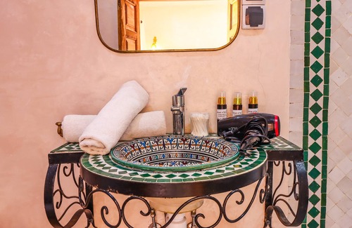 Menara Other | Ferme d'hôte Zomorroda