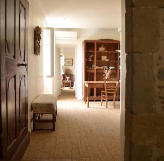 Chabeuil House | ferme st pierre 2 suites avec repas, piscine, clim, cheminée ou baignoire spa