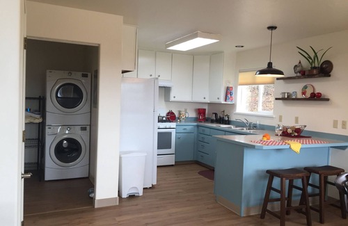 Homer House | Fern CreeknConvenient location w/spectacular views!