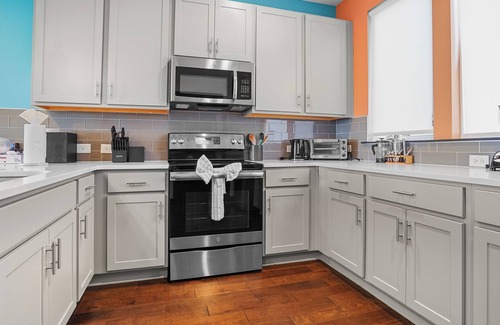 Katie Hill Neighborhood House | Fern Haven 13–Sleeps 6–Perfect Family Retreat