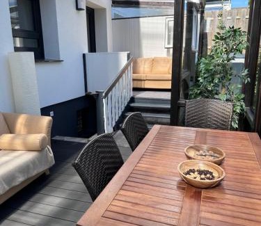 Bad Salzuflen Apartment | FeWo by HD mit Parkplatz, Wallbox, Wintergarten