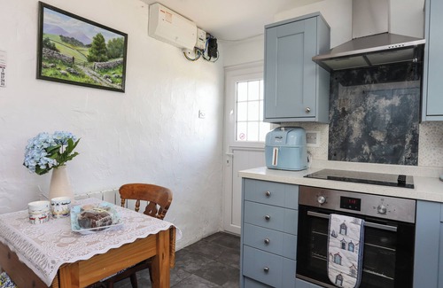 Caergeiliog Cottage | FFRWD, pet friendly, with open fire in Rhosneigr