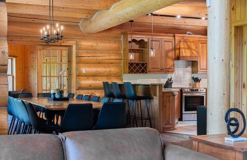 Fiddler Lake Resort Ski Chalet | Fiddler Lake Resort Private Pool Hot Tub