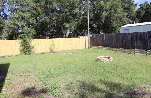 Steinhatchee House | Fiddler's Getaway - Pet-friendly home sleeps 6