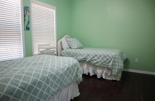 Steinhatchee House | Fiddler's Getaway - Pet-friendly home sleeps 6
