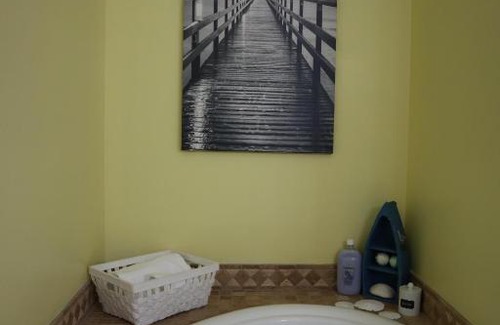 Steinhatchee House | Fiddler's Getaway - Pet-friendly home sleeps 6