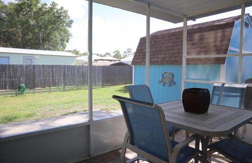 Steinhatchee House | Fiddler's Getaway - Pet-friendly home sleeps 6