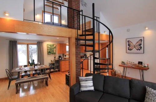 Lincoln Cottage | Finally the Perfect Escape in Niagara!