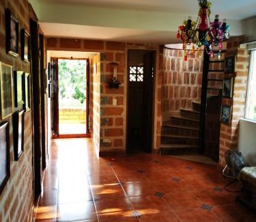 Sopetran House | Finca con forma de castillo y piscina en Sopetrán