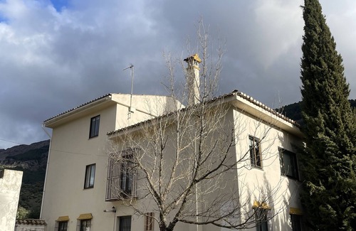 Valdepenas de Jaen Cottage | Finca Rural La Calderera con 10.000 Metros Cuadrados en Plena Sierra Sur